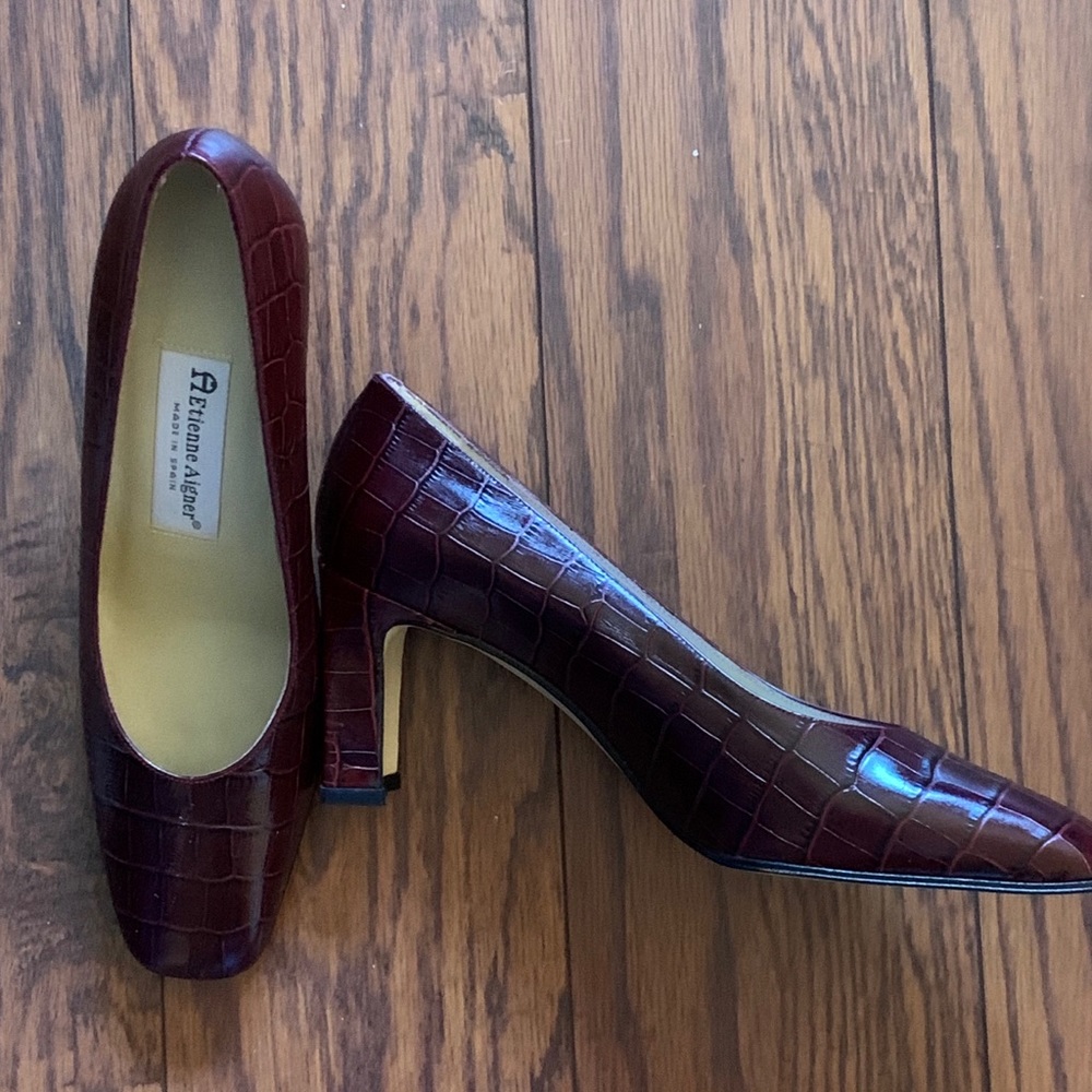 NWOT Etienne Aigner Valencia Leather Pumps 7M
